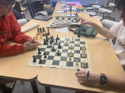 (From left) Sophomore Calvin Mayer and senior Jack Ettinger engage in a friendly match to prepare for the upcoming chess tournament (Photo by Sasha Kasher). 
