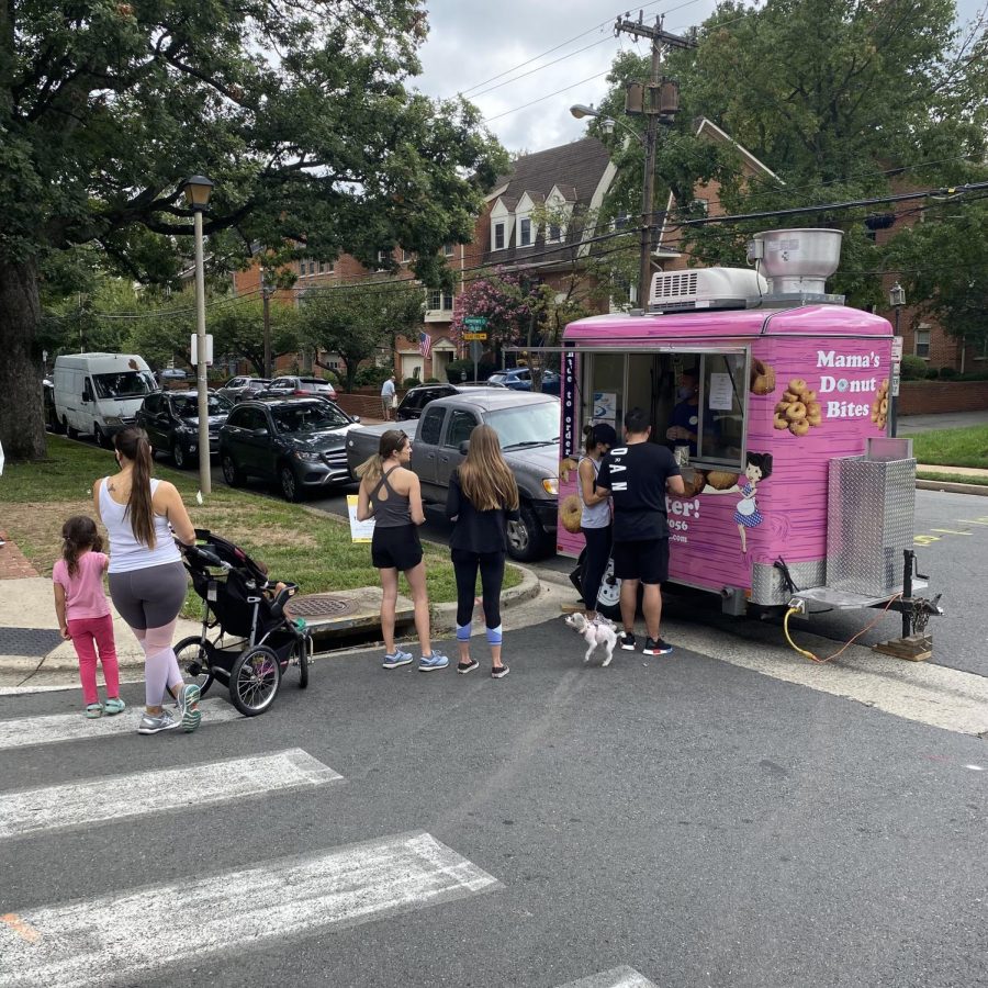 Customers waiting eagerly in front of Mama’s Donut Bites to buy a delicious treat.