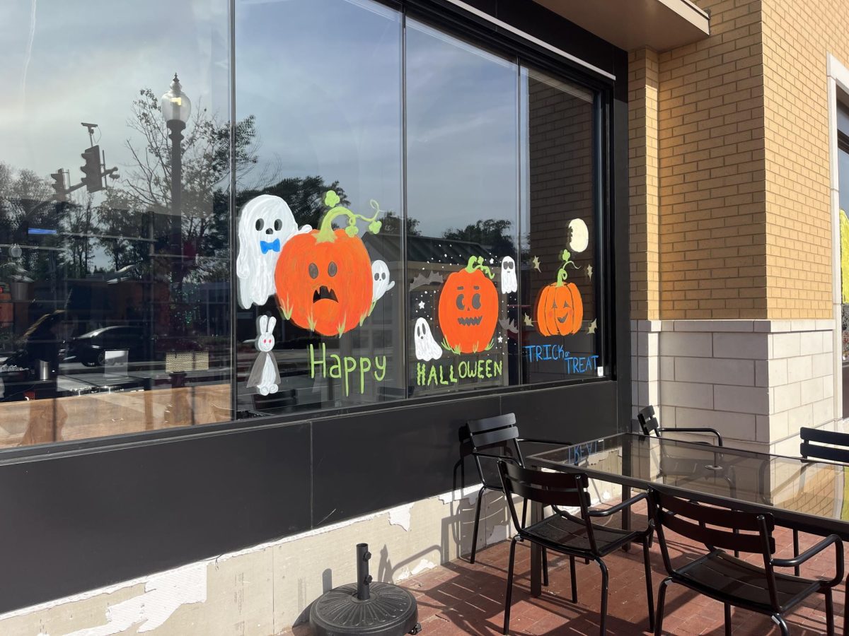 Halloween themed paintings on the windows of Founders Row. (Photo by Evy Shamber)