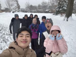Seniors including Fawn Songsiriarcha group together for a selfie after playing “snow football and snowball,” according to Songsiriarcha. (Photo by Fawn Songsiriarcha) 