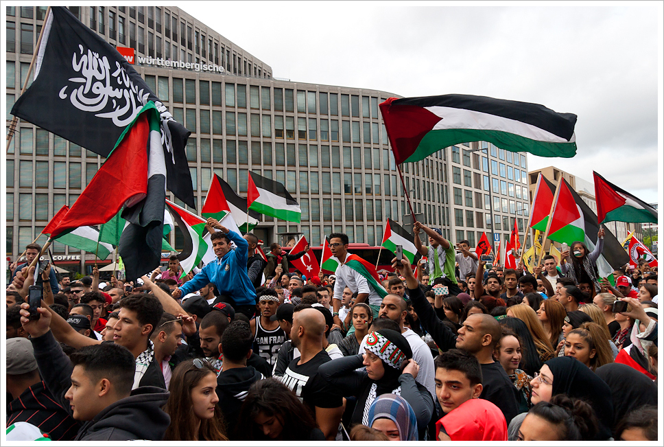 Massive+protest+against+Israel+attack+to+Gaza+in+Berlin.%0AFull+gallery%3A+http%3A%2F%2Fwww.montecruzfoto.org%2F12-07-2014-Free-Palestine-demo-Gaza-Berlin
