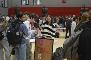 Elena Clark-Wilson smiles for the camera as freshman Aditi Narain signs up for Mock Trial. (Photo by Layla Kozbelt)