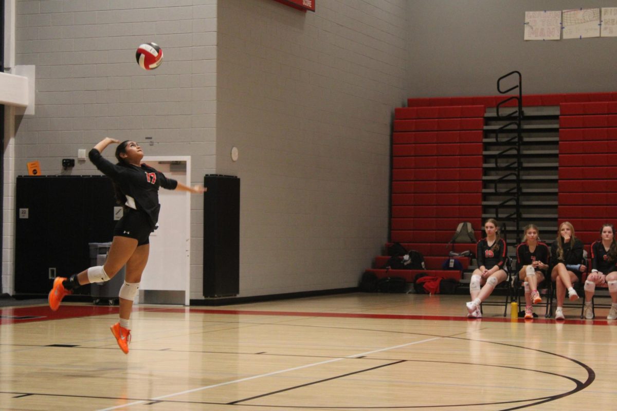  Junior Walewska Negron serves a powerful float over the net in the first set (Photo by Liliane Bonnenfant)