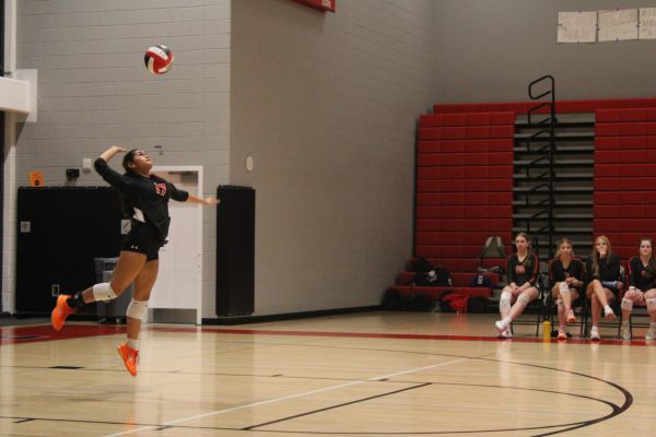 Junior Walewska Negron serves a powerful float over the net in the first set (Photo by Liliane Bonnenfant)