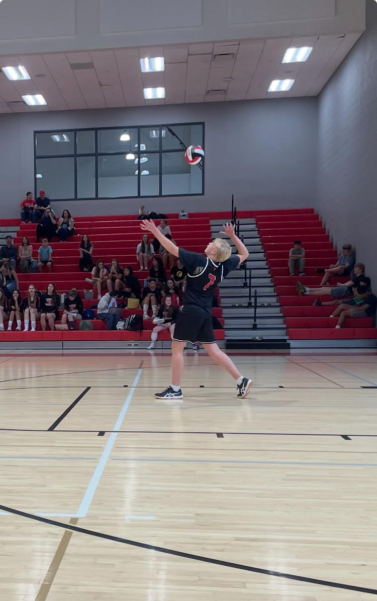 Sophomore Marshall Vogel-Rogers serves the ball late in the first set (Photo by Mattia Aramonte)
