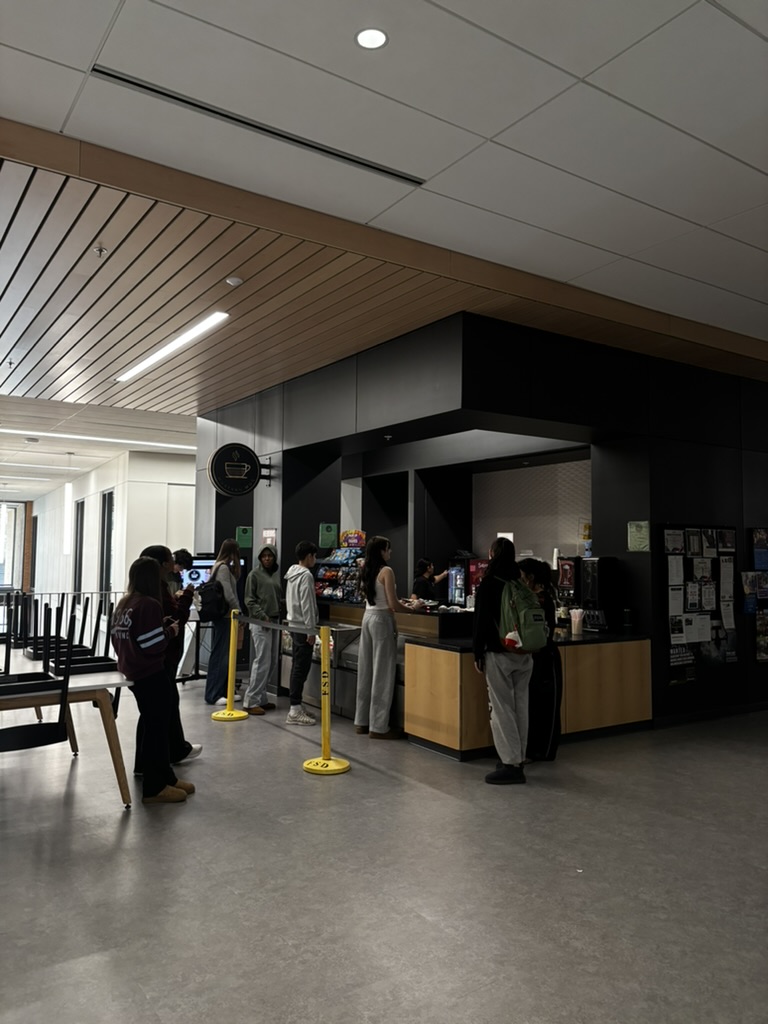 The Mustang Mug bustles with activity as students order snacks during Mustang Block. (photo by Alba Selle)